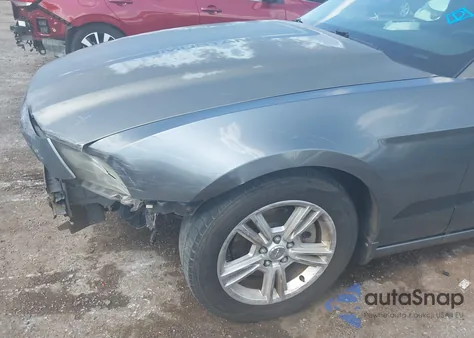 2014 Ford Mustang V6 from USA, damaged, VIN 1ZVBP8AM0E5310855